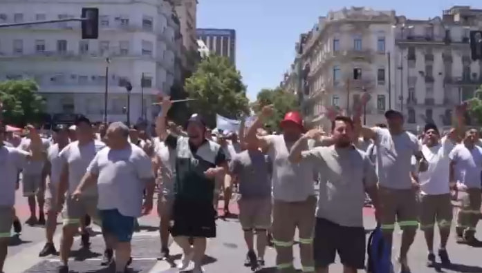 Argentina poytaxtida o‘n minglab odamlar prezident siyosatiga qarshi namoyishga chiqdi