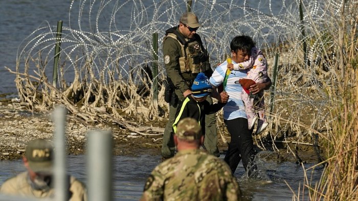 Florida shtati Texasga Milliy gvardiya batalyonini yuborganini e’lon qildi