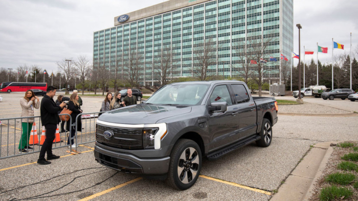 Ford talabning zaiflashishi fonida F-150 elektromobillarini ishlab chiqarishni qisqartiradi