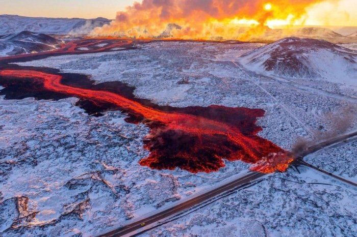 Islandiya lava bilan qoplangan