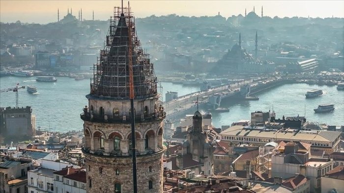 Istanbuldagi Galata minorasi bir oyga yopiladi