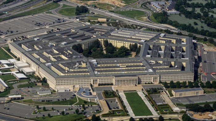 Pentagon: AQSh Ukrainaga bozordan harbiy texnika yetkazib berishda davom etmoqda