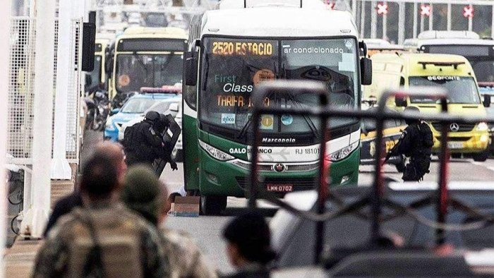 Rio-de-Janeyroda avtobusda garovga olinganlar ozod qilindi