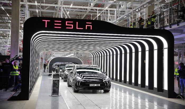 “Tesla” Berlindagi zavodi tufayli yuz million yevro ziyon ko‘rdi